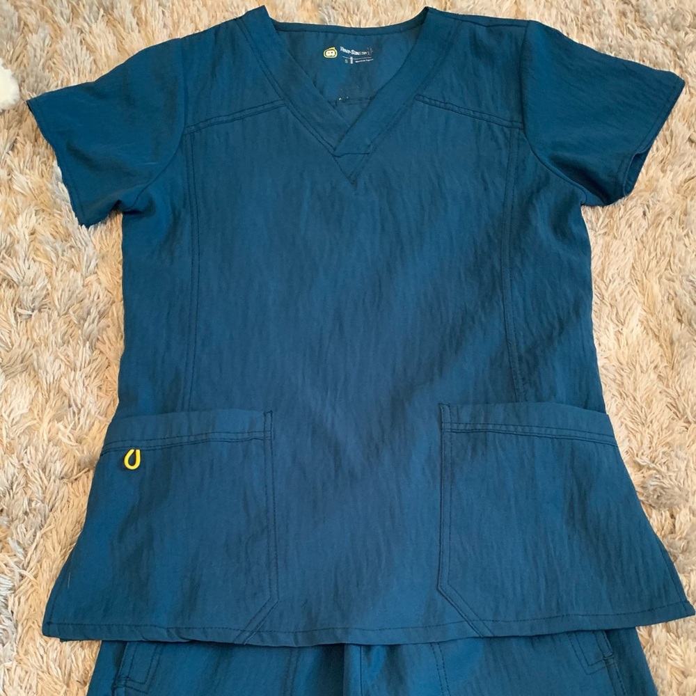 Wonder Wink Four Stretch Scrubs. Women’s Small. Caribbean Blue